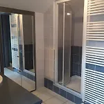 Au Pied Du Nid De Cigogne *